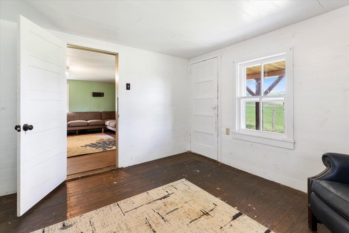 4343 Indian Valley Road NW Willis VA 24380