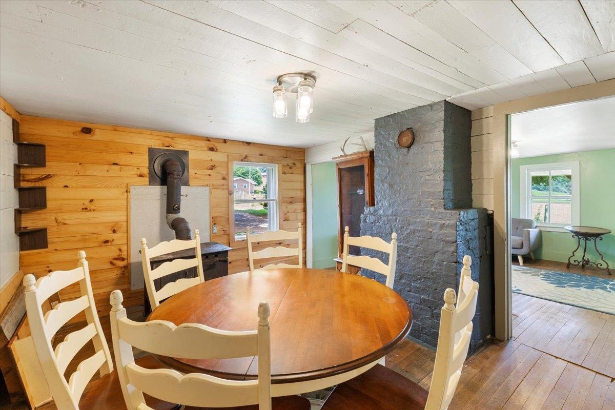 4343 Indian Valley Road NW Willis VA 24380