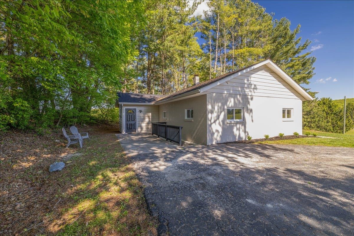 2027 Peppers Ferry Road NW Christiansburg VA 24073