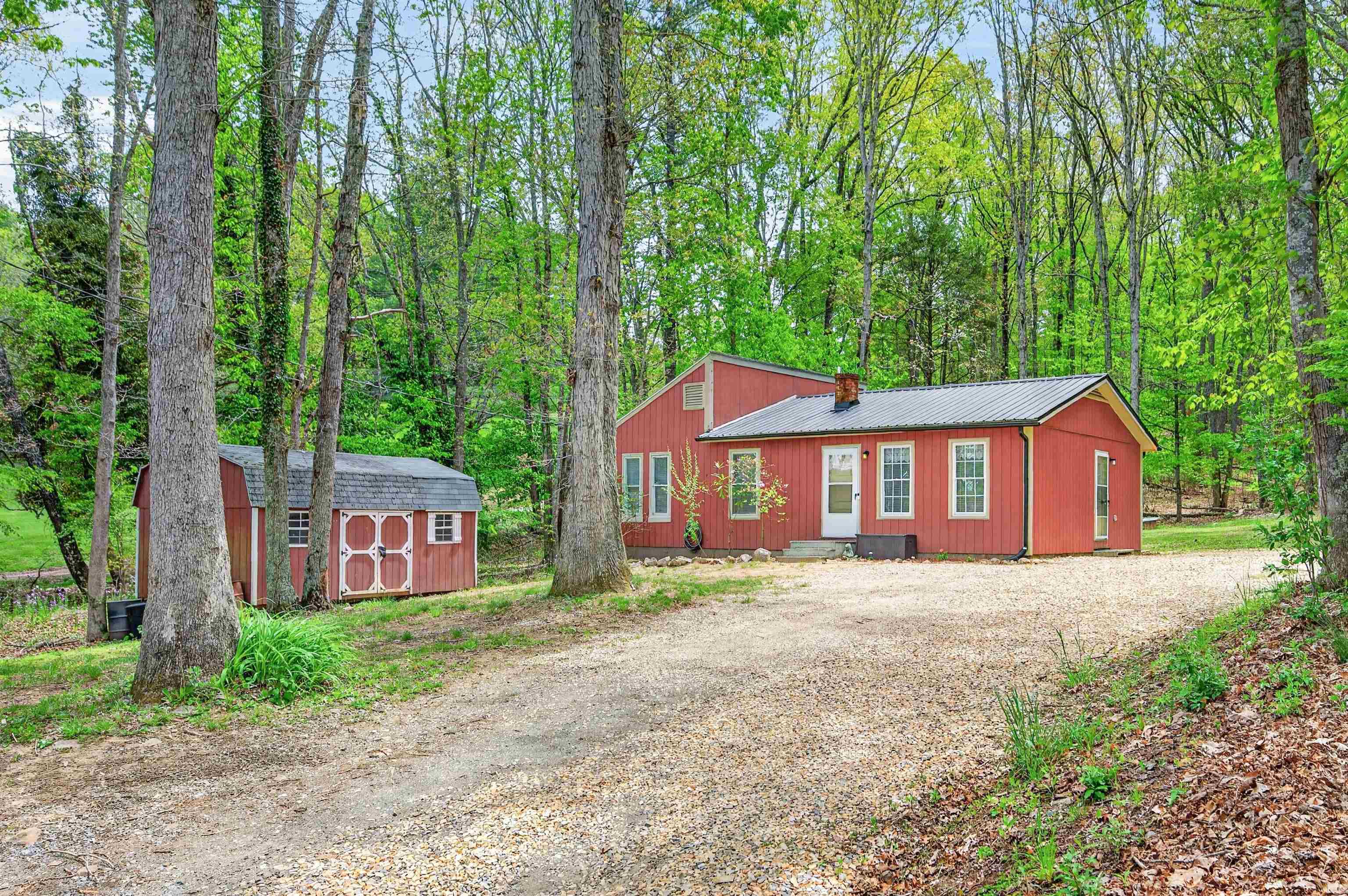 2531 Dry Road Speedwell VA 24374