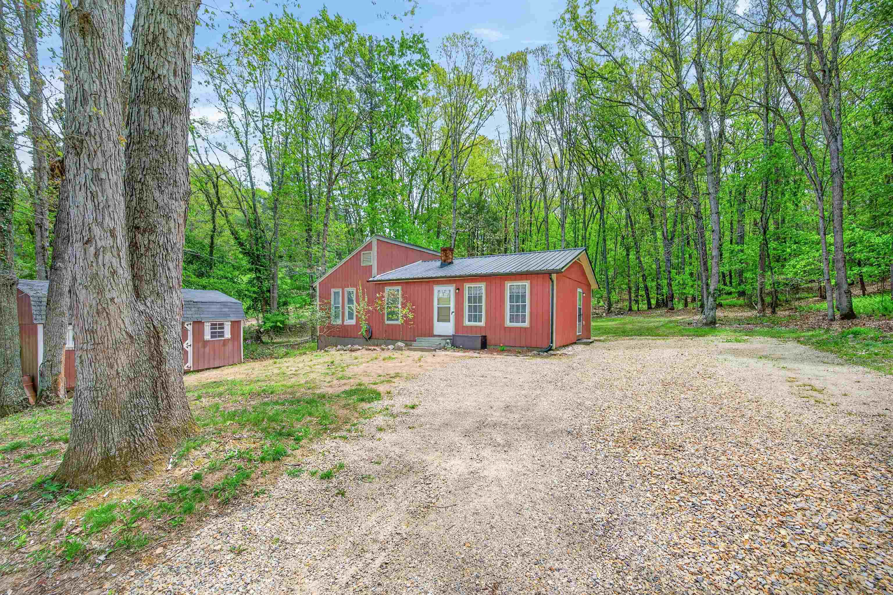 2531 Dry Road Speedwell VA 24374