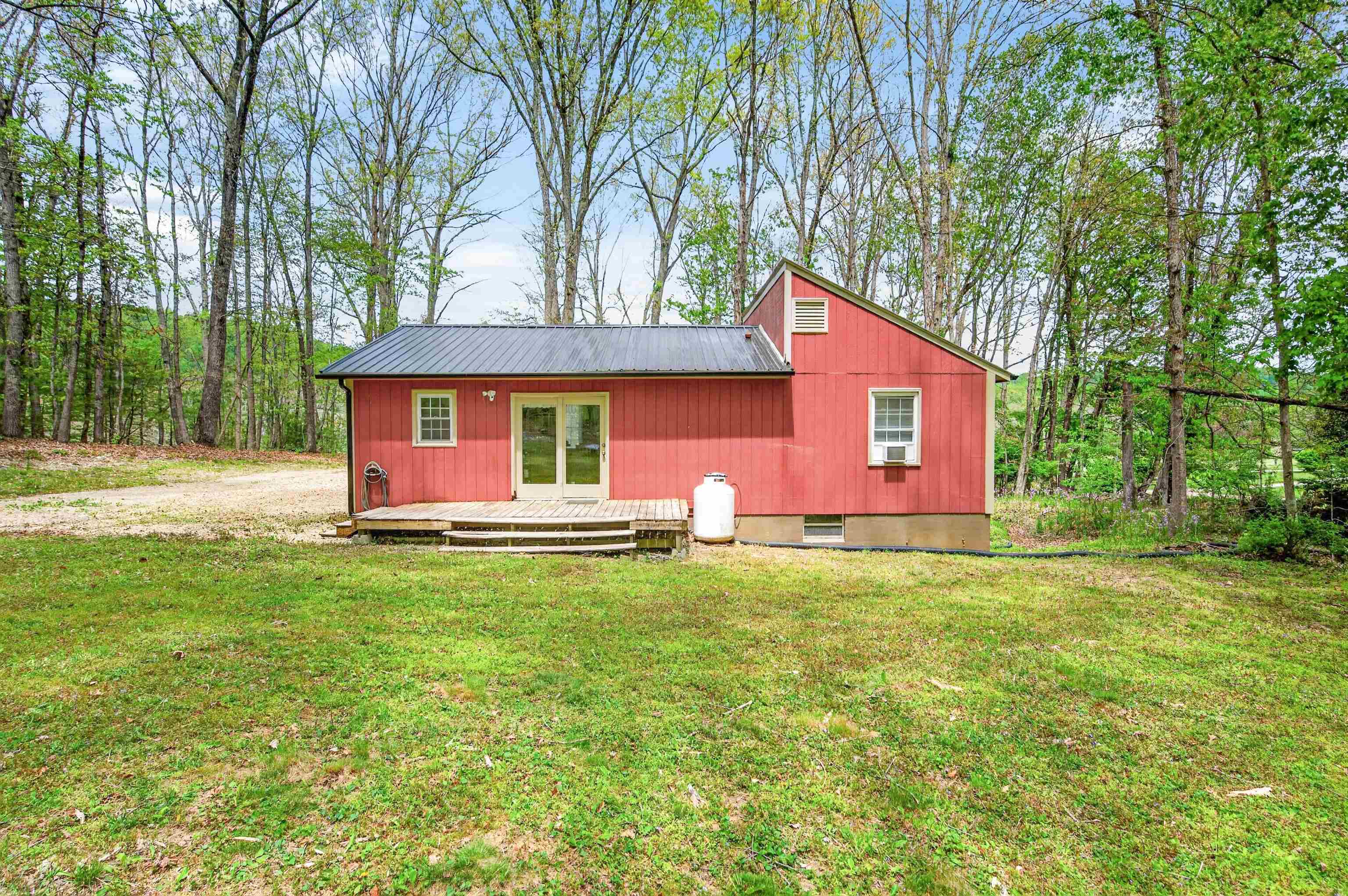 2531 Dry Road Speedwell VA 24374