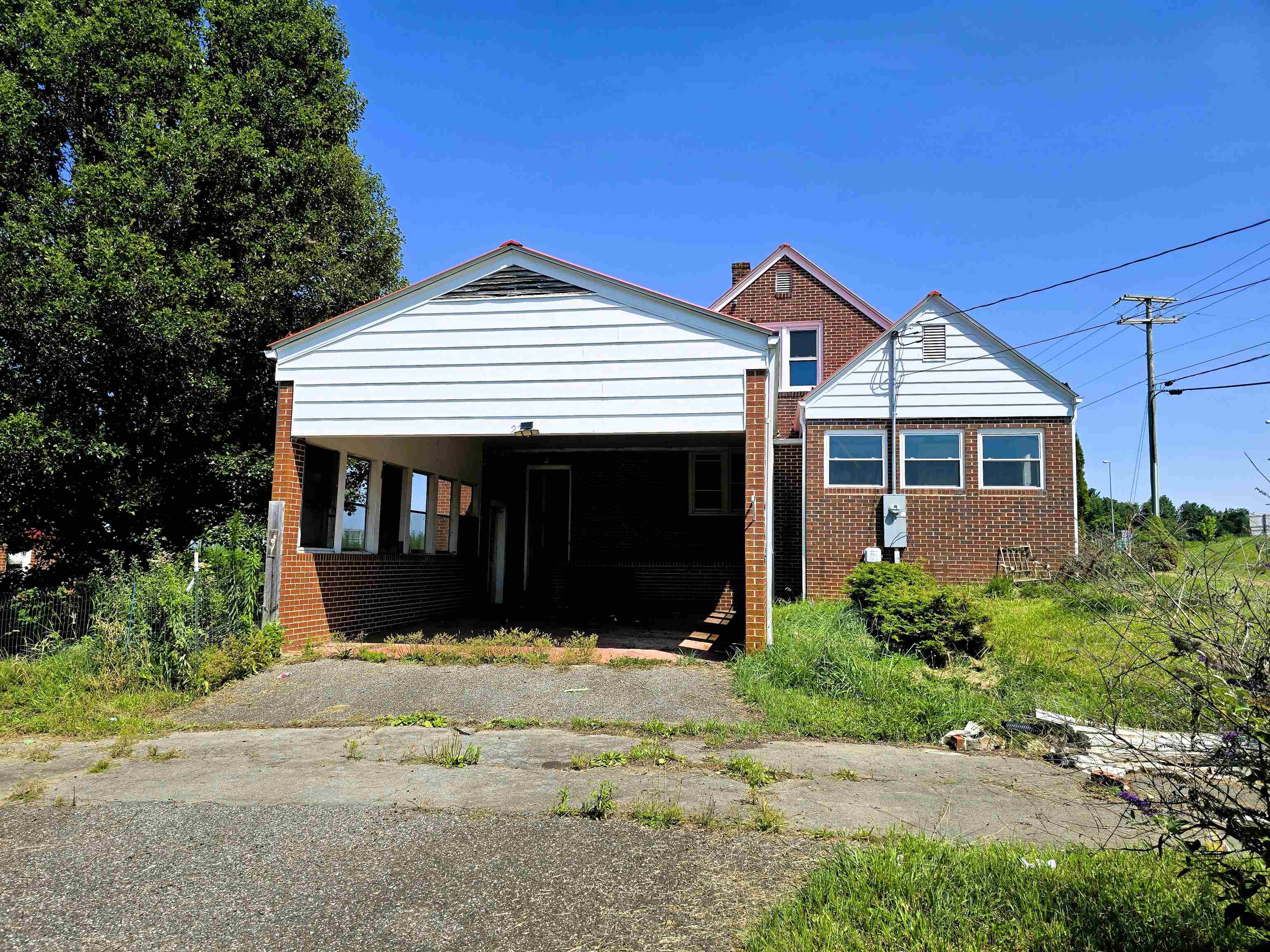 22 High Hill Road Hillsville VA 24343