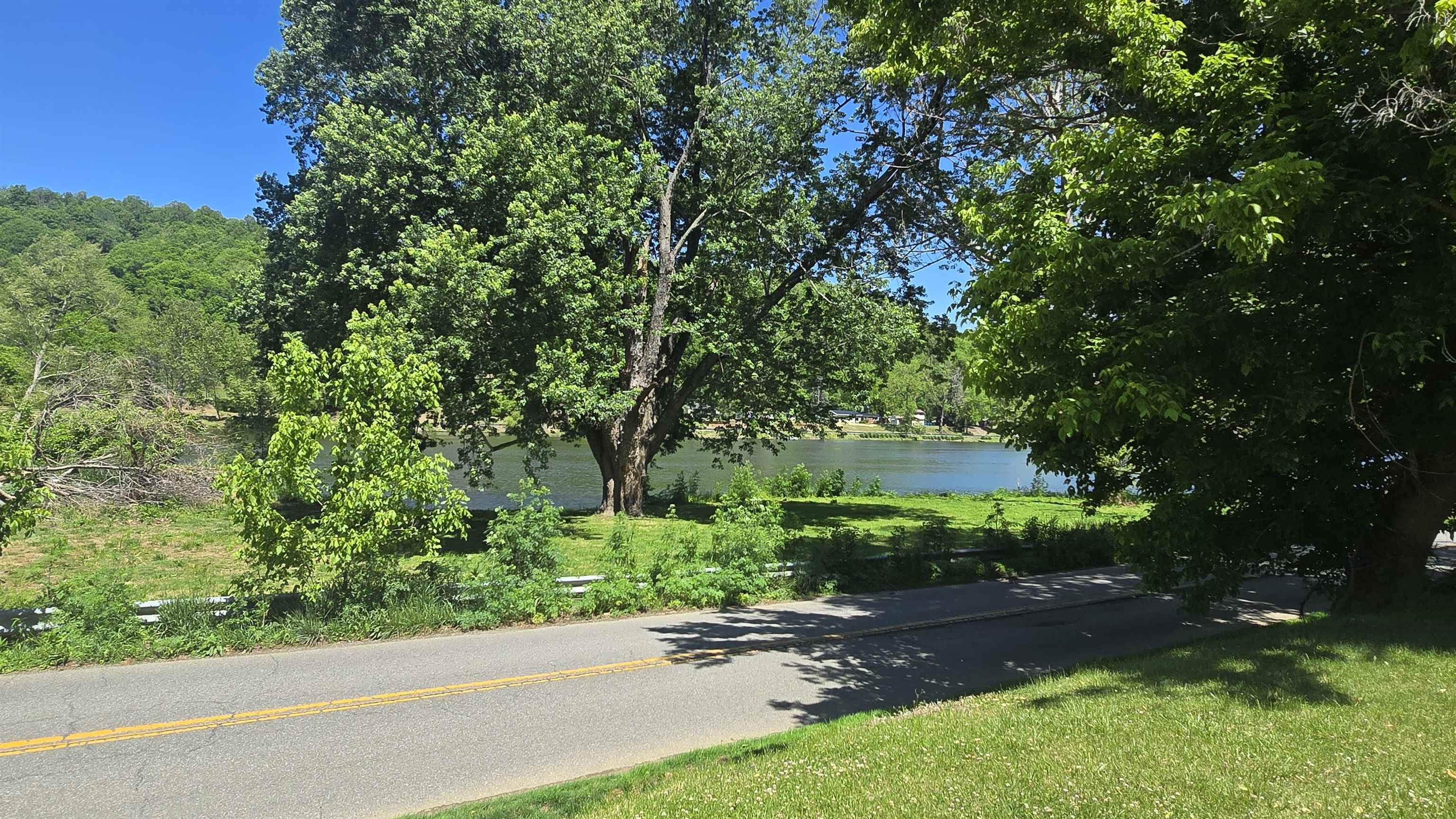 1560 Julia Simpkins Road Allisonia VA 24347