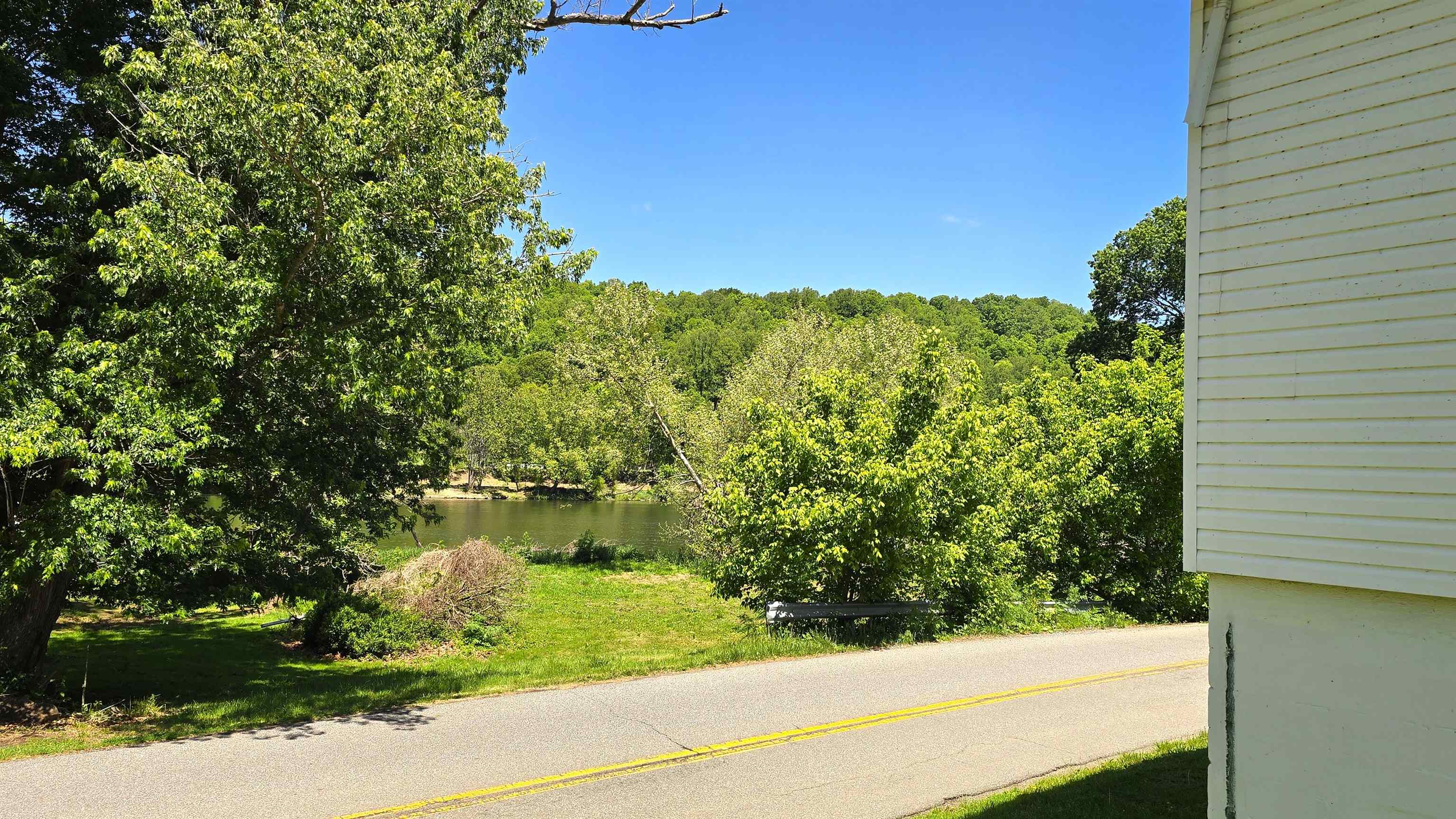 1560 Julia Simpkins Road Allisonia VA 24347