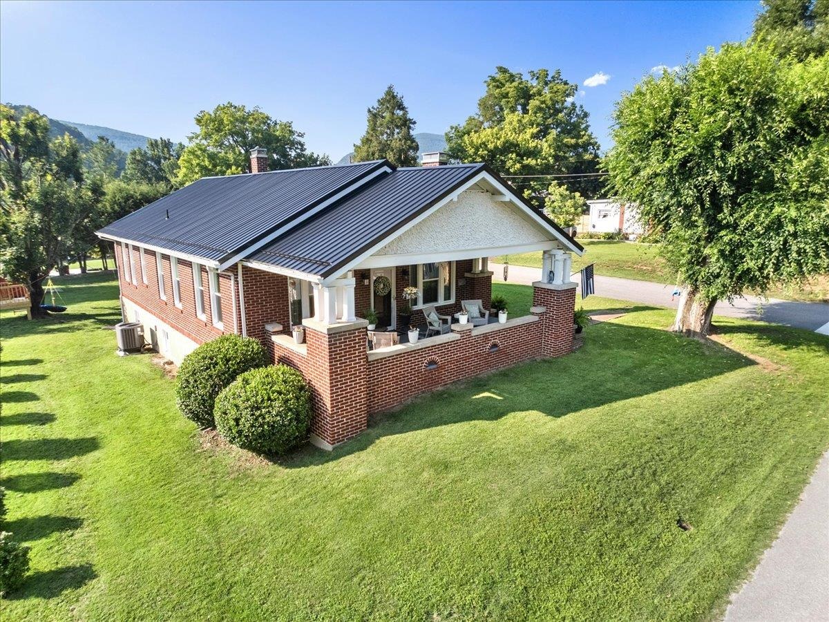 511 Westview Street Narrows VA 24124