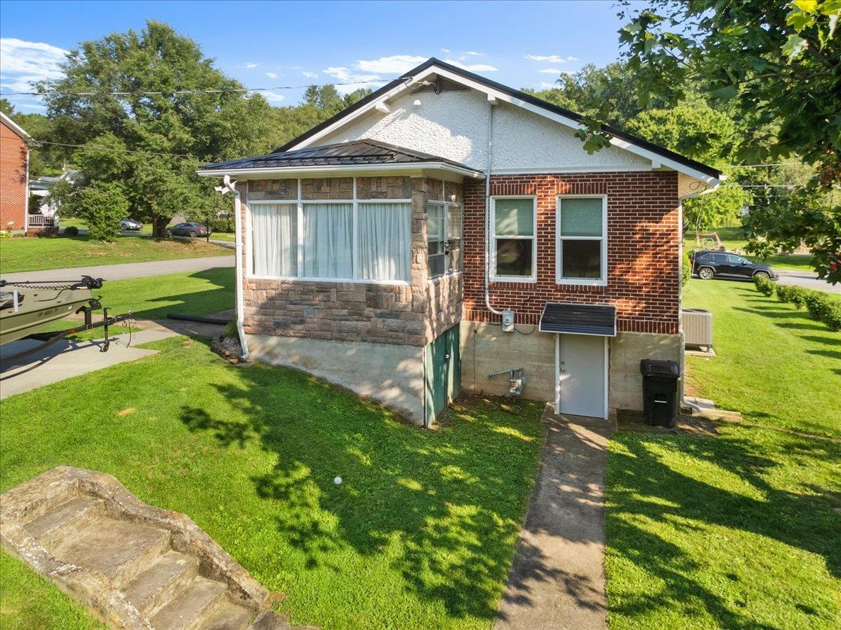 511 Westview Street Narrows VA 24124