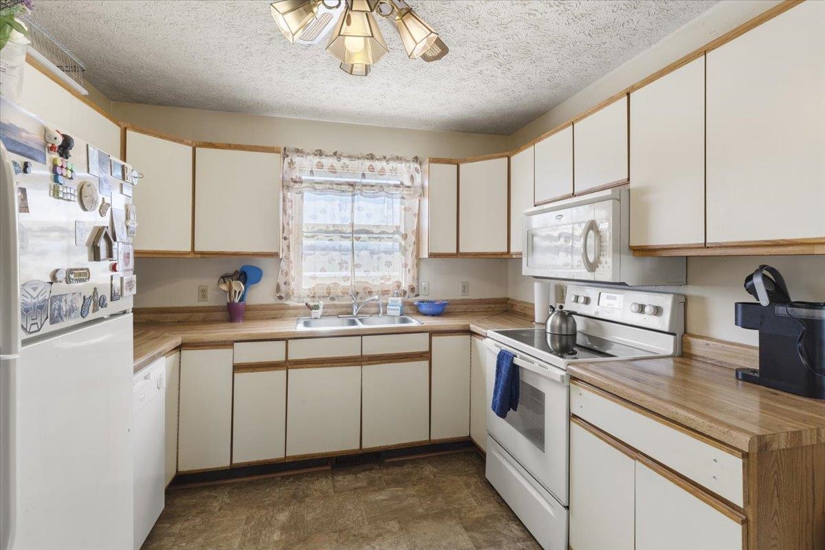 595 Freedom Viaduct NW Christiansburg VA 24073