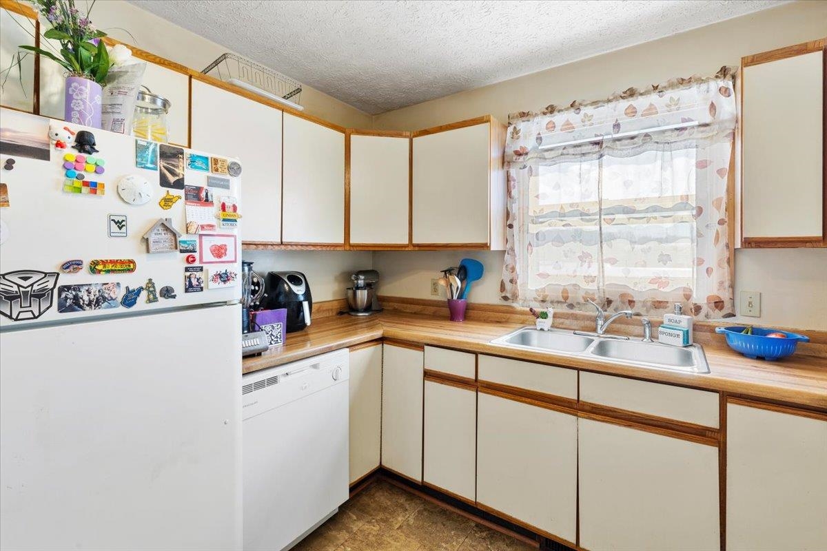 595 Freedom Viaduct NW Christiansburg VA 24073