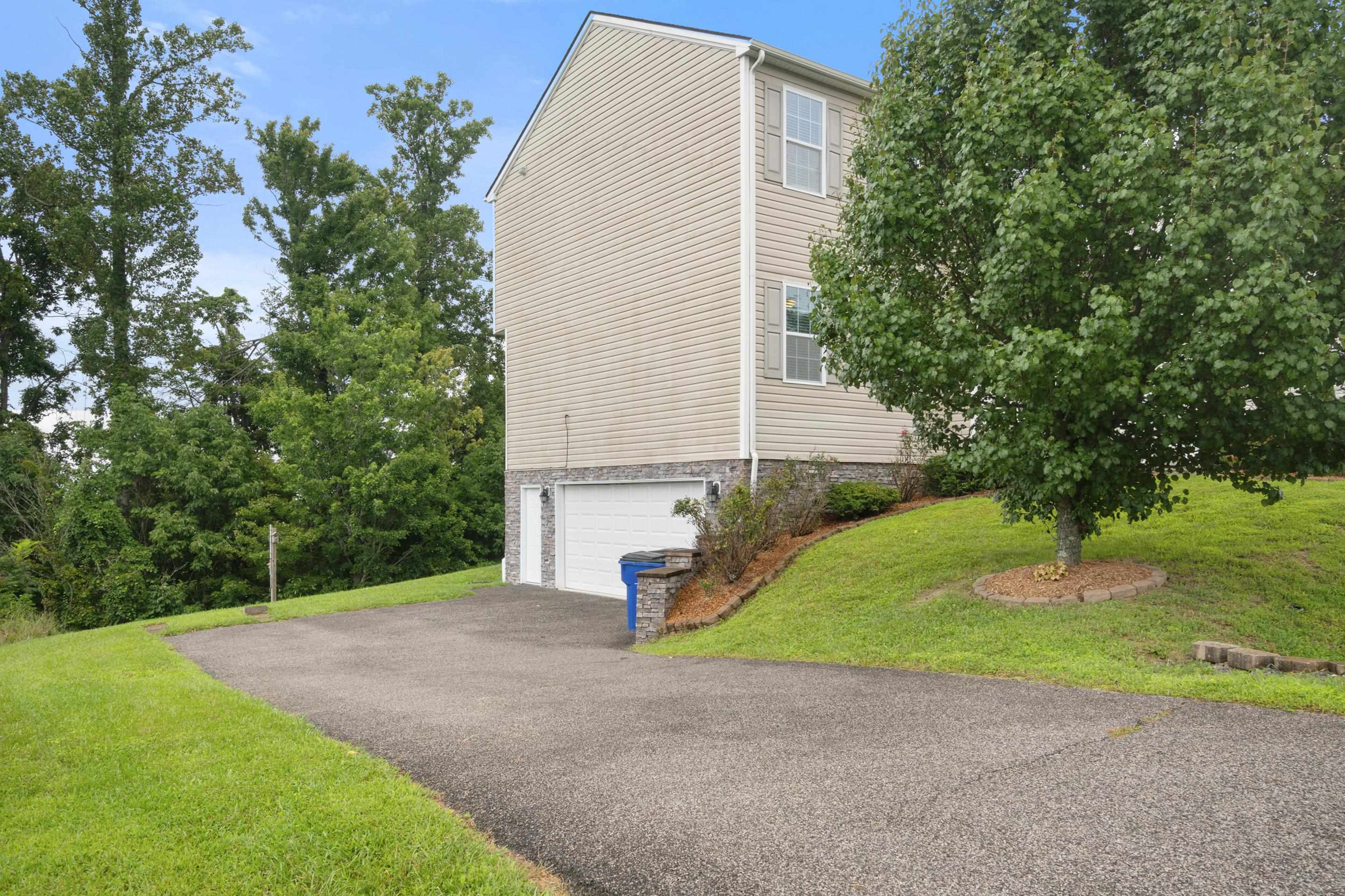 1555 Sherwood Drive Christiansburg VA 24073