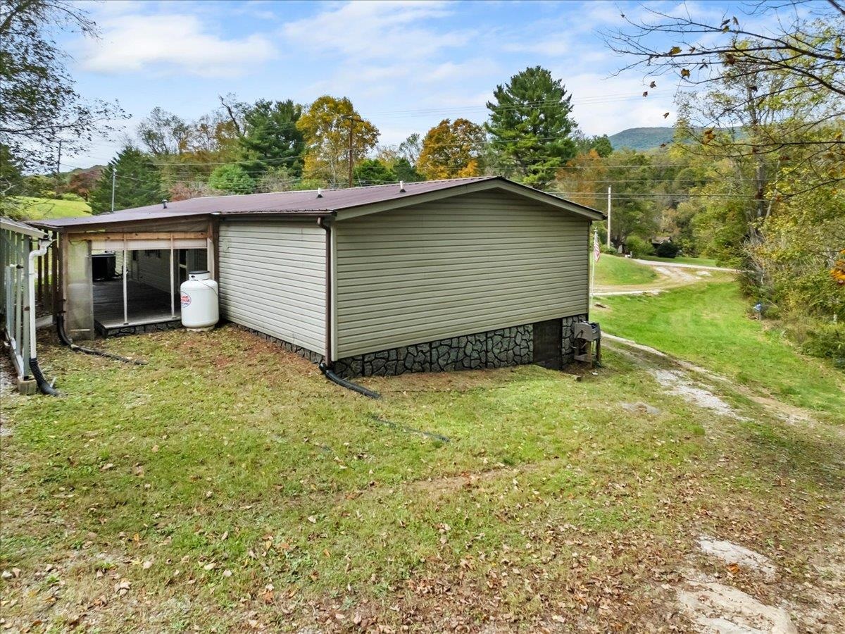 214 Maybrook Road Pembroke VA 24136