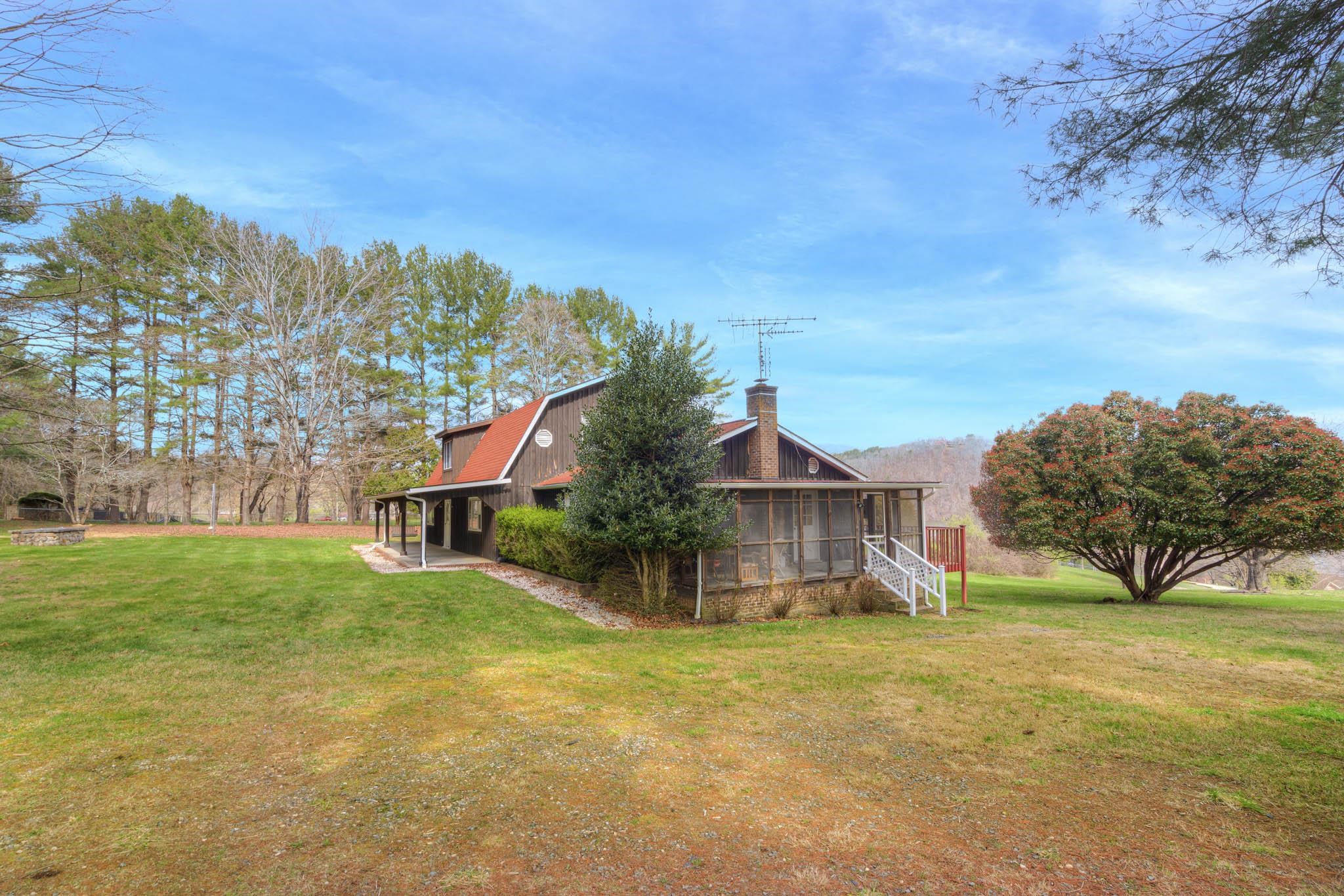 4642 Waterfront Farms Drive Draper VA 24324