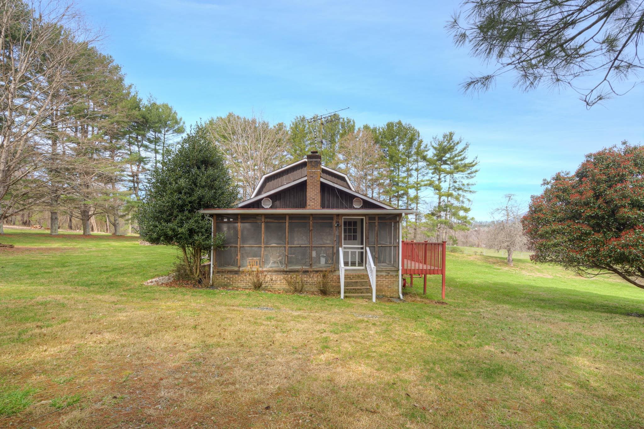 4642 Waterfront Farms Drive Draper VA 24324
