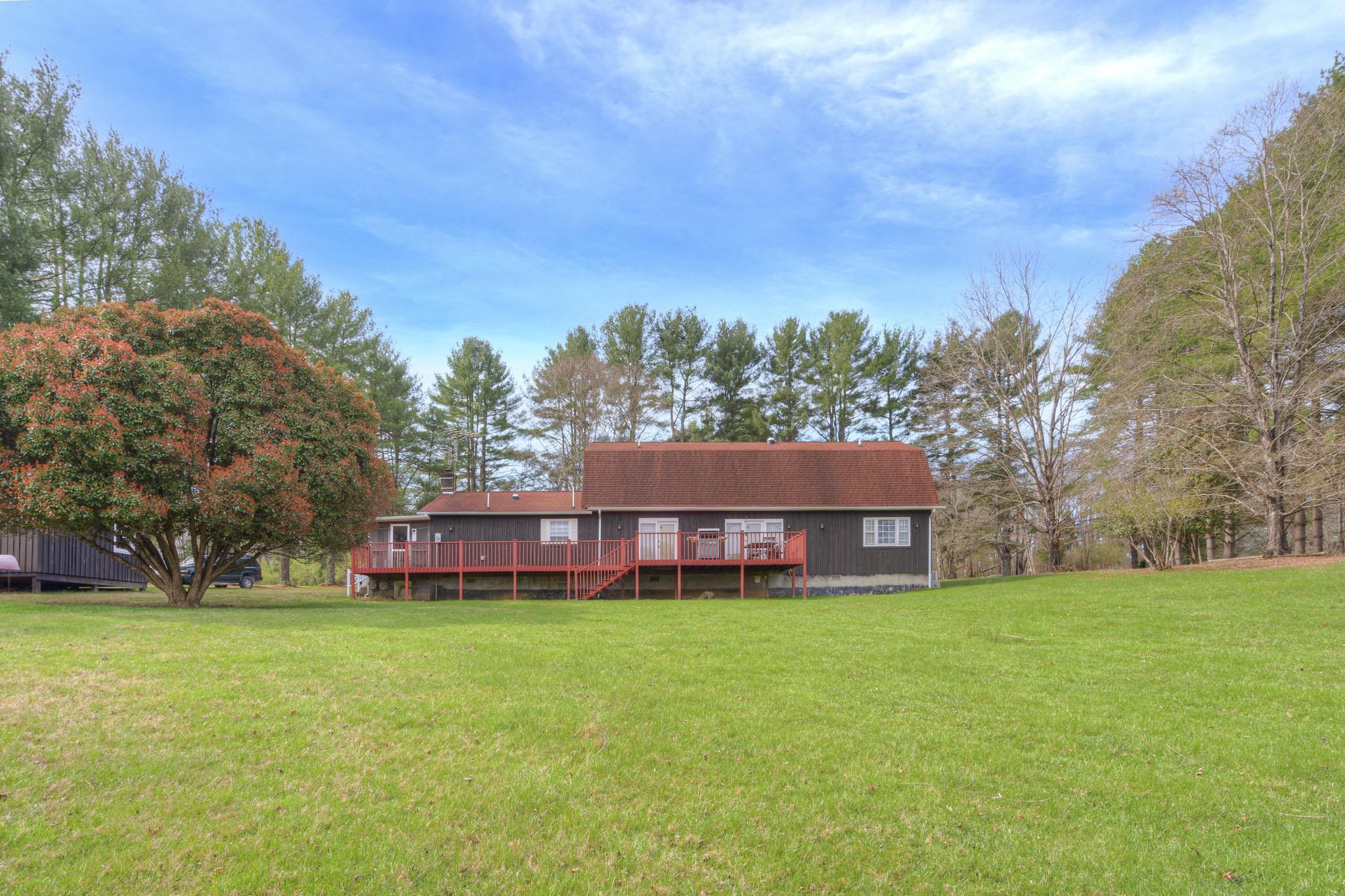 4642 Waterfront Farms Drive Draper VA 24324
