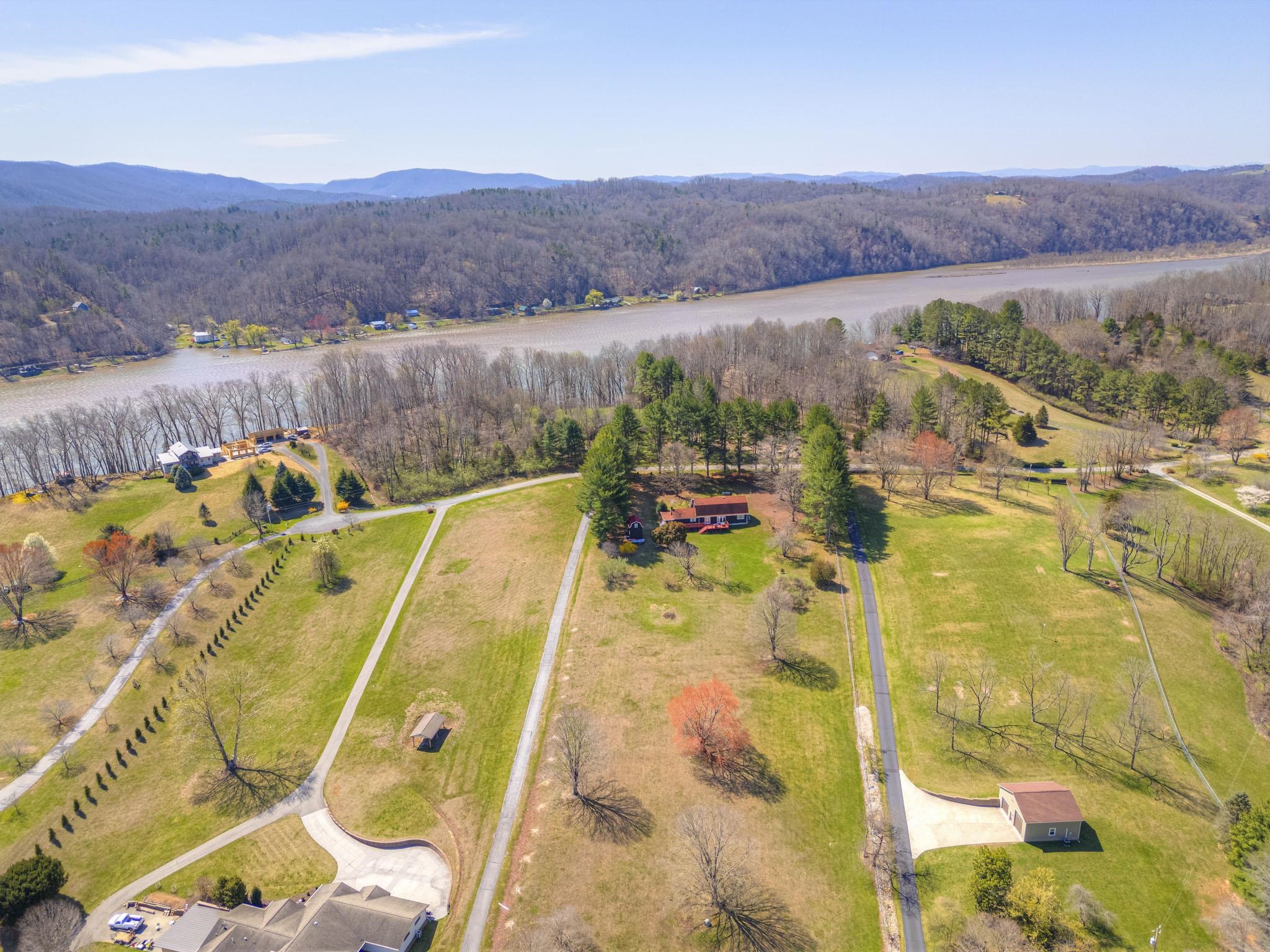 4642 Waterfront Farms Drive Draper VA 24324