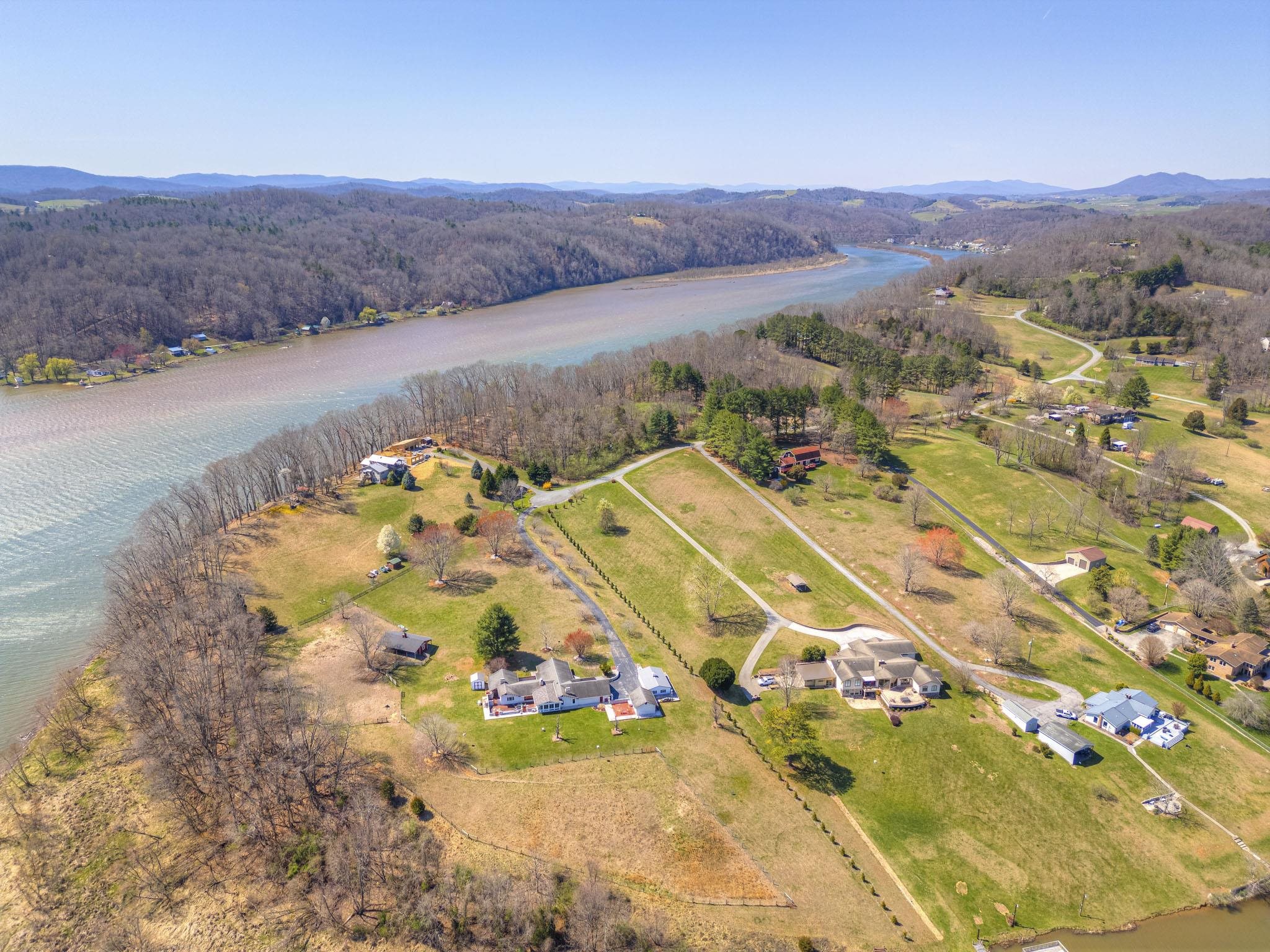 4642 Waterfront Farms Drive Draper VA 24324