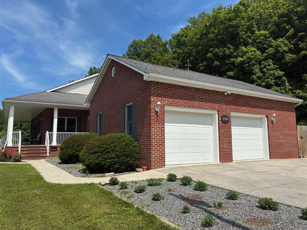 2103 Wolf Creek Road Narrows VA 24124