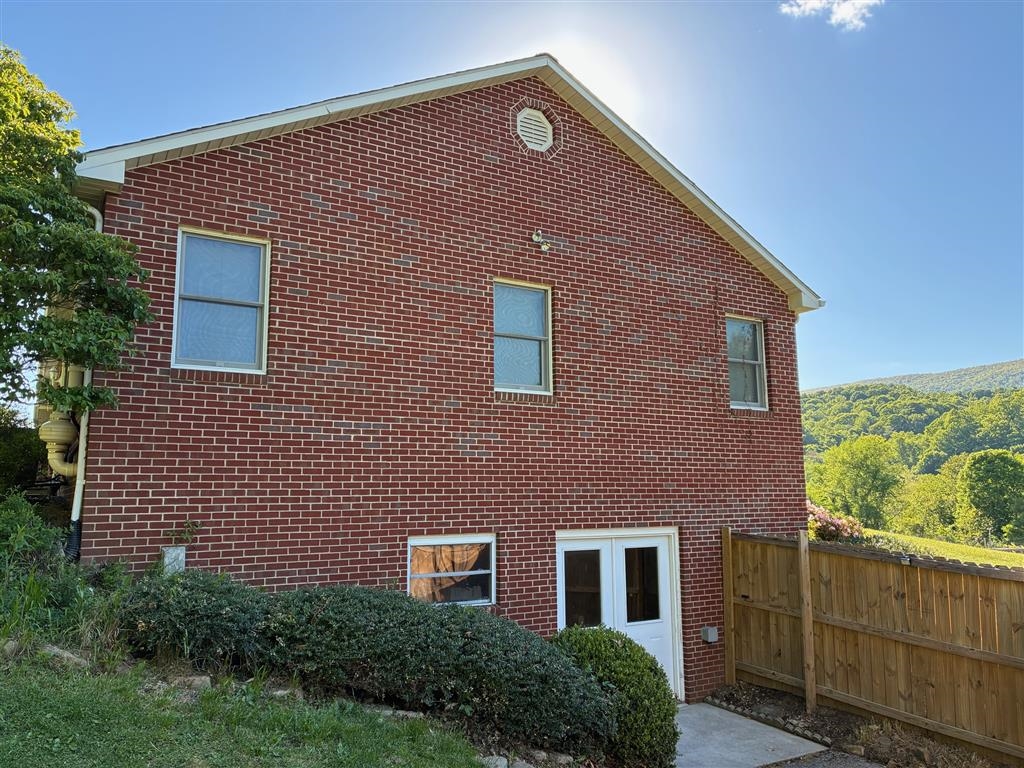 2103 Wolf Creek Road Narrows VA 24124