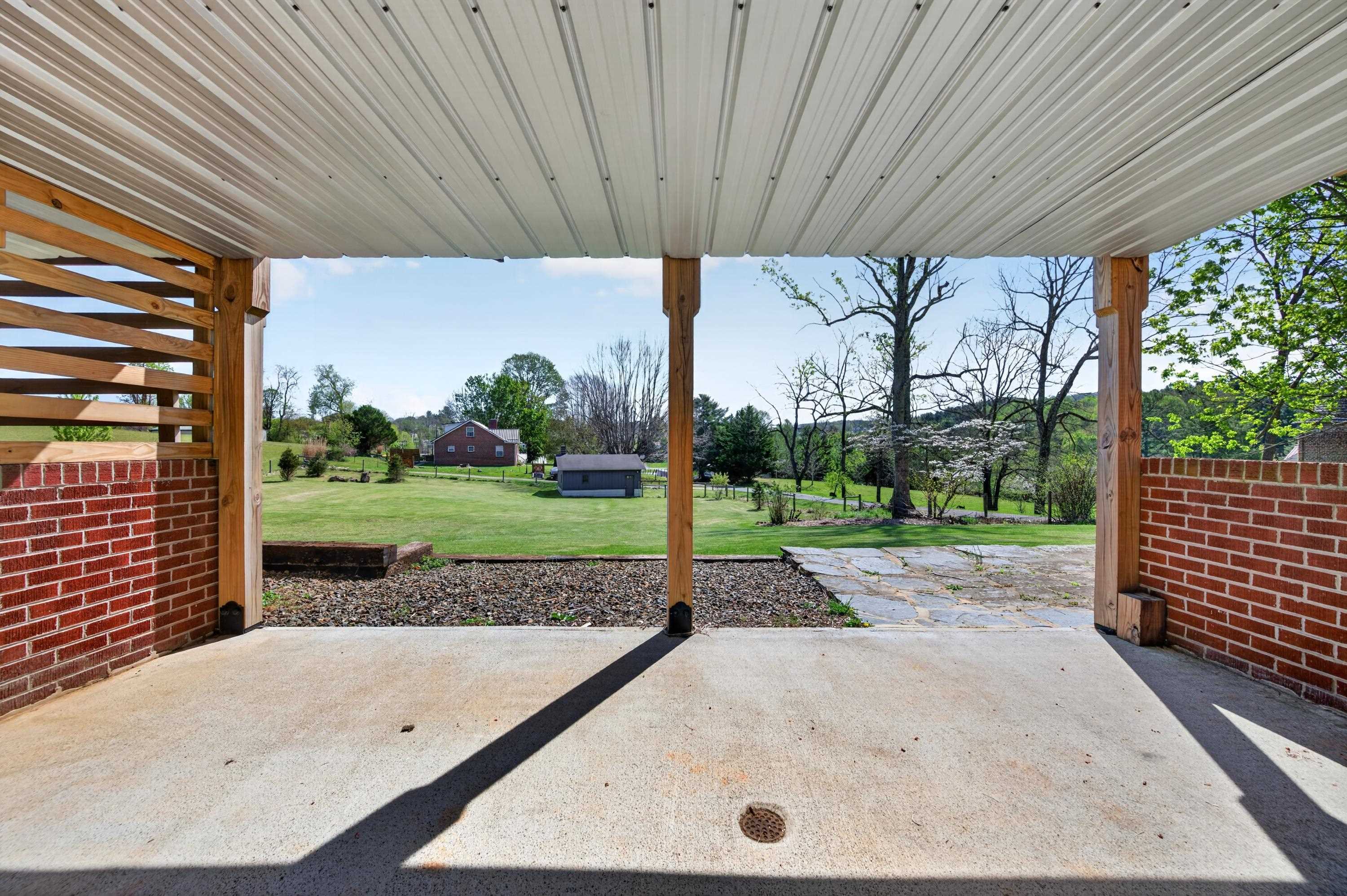203 Nira Street Floyd VA 24091