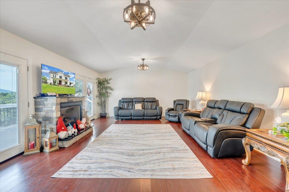 1150 Drewrys Hill Road Vinton VA 24179