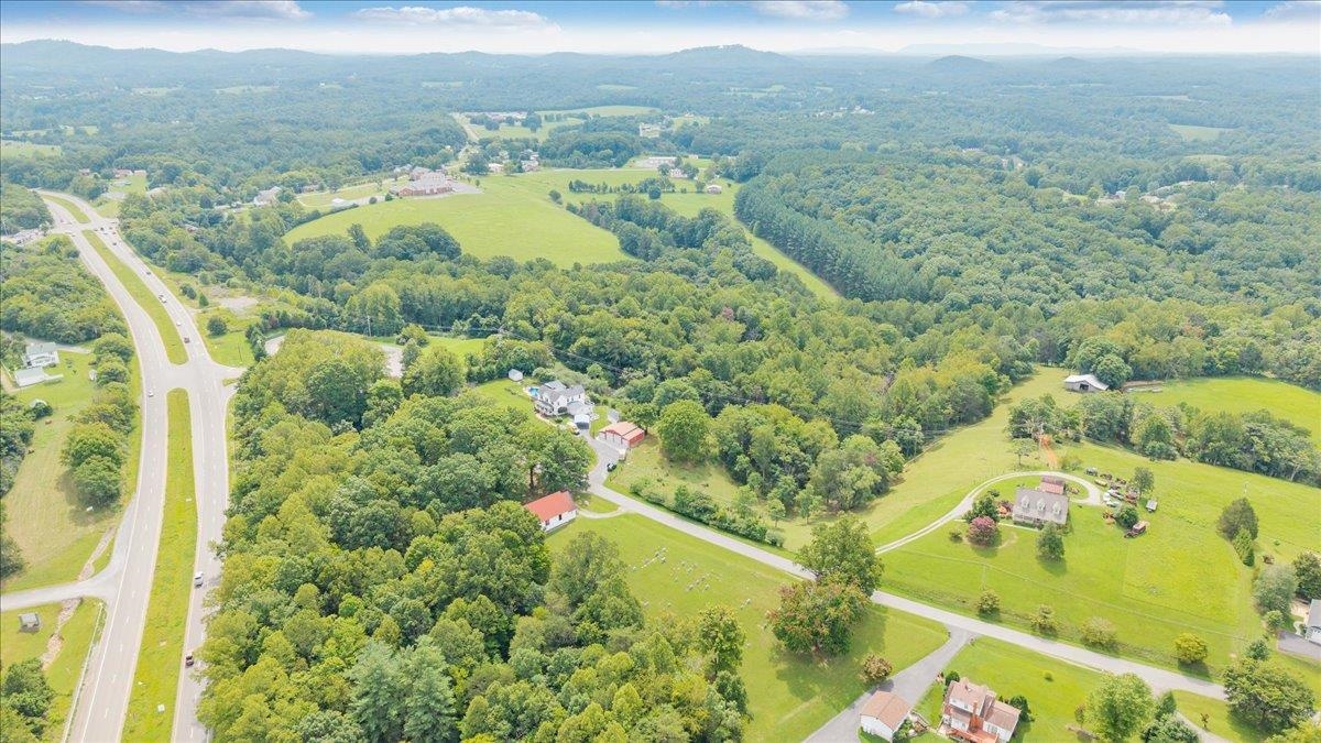 1150 Drewrys Hill Road Vinton VA 24179