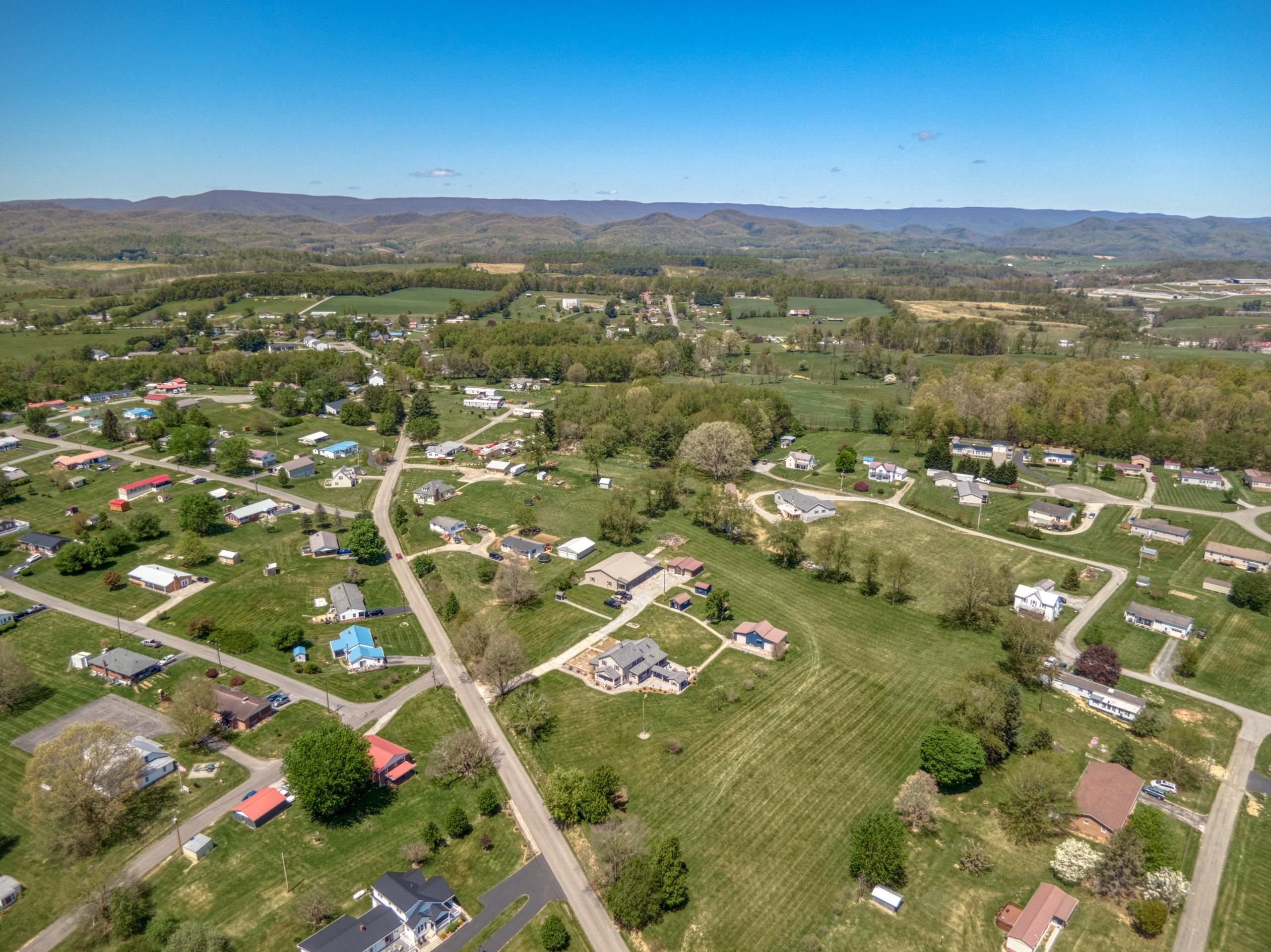 218 Chinquapin Avenue Rural Retreat VA 24368