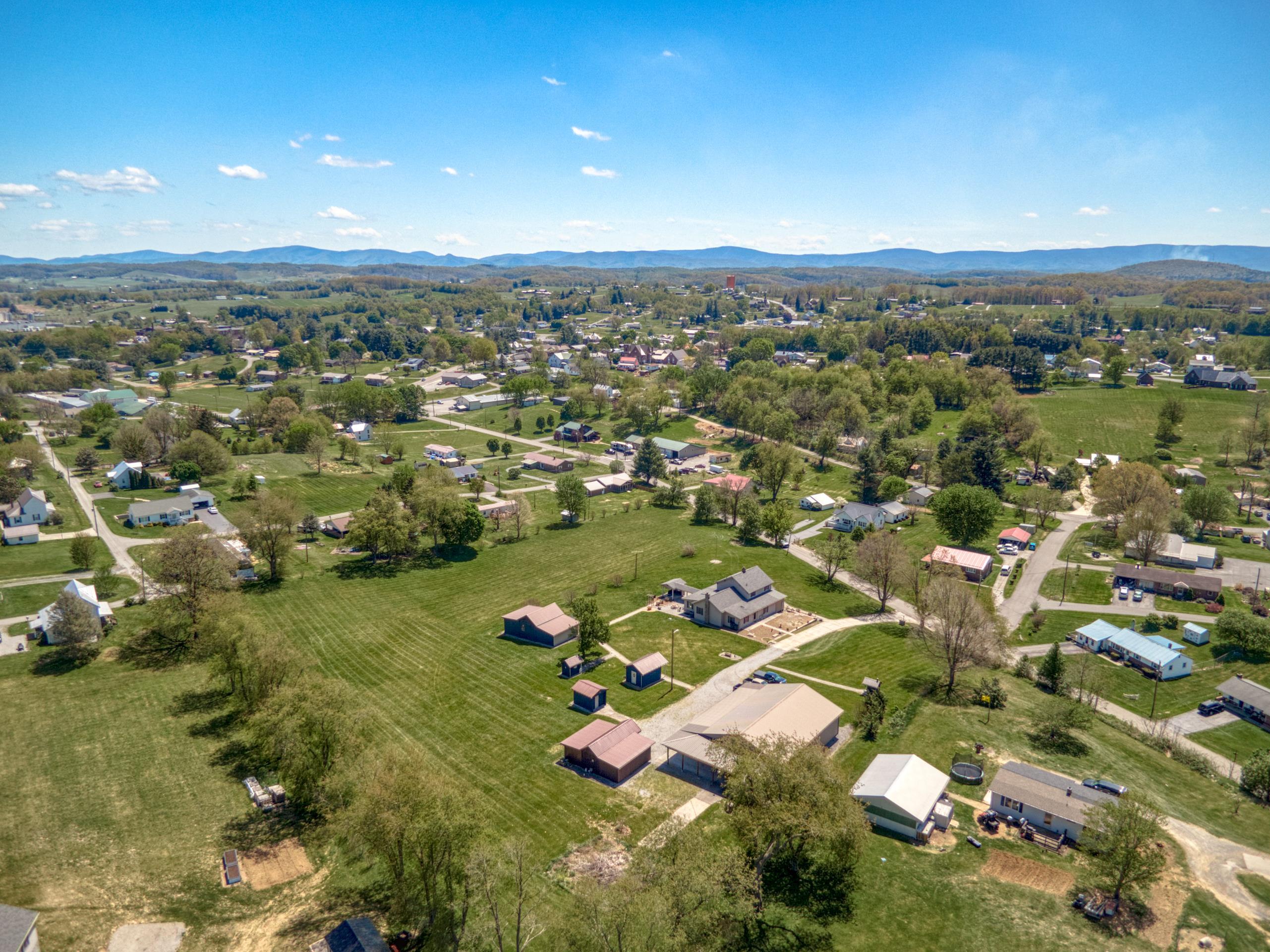 218 Chinquapin Avenue Rural Retreat VA 24368