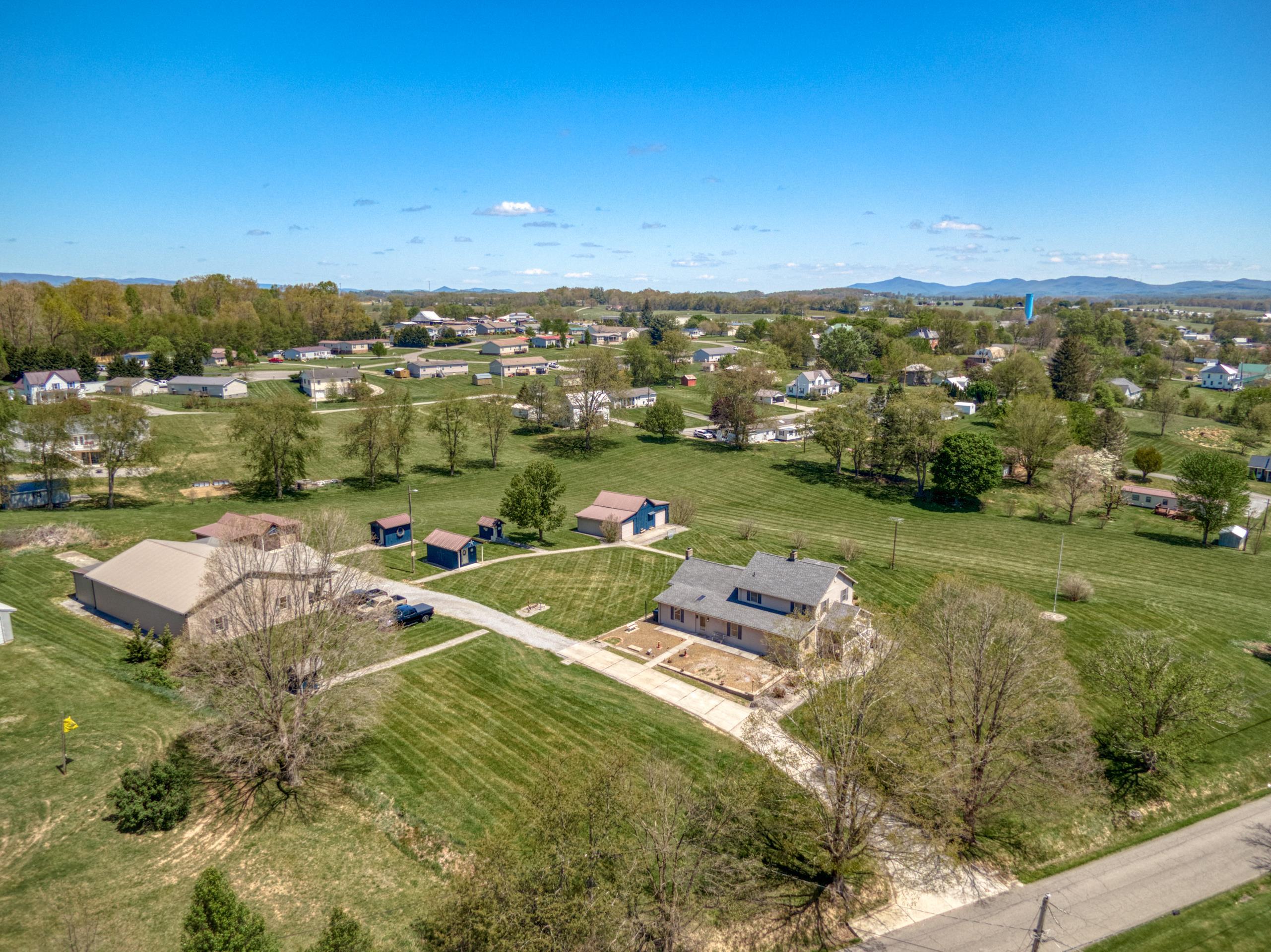 218 Chinquapin Avenue Rural Retreat VA 24368