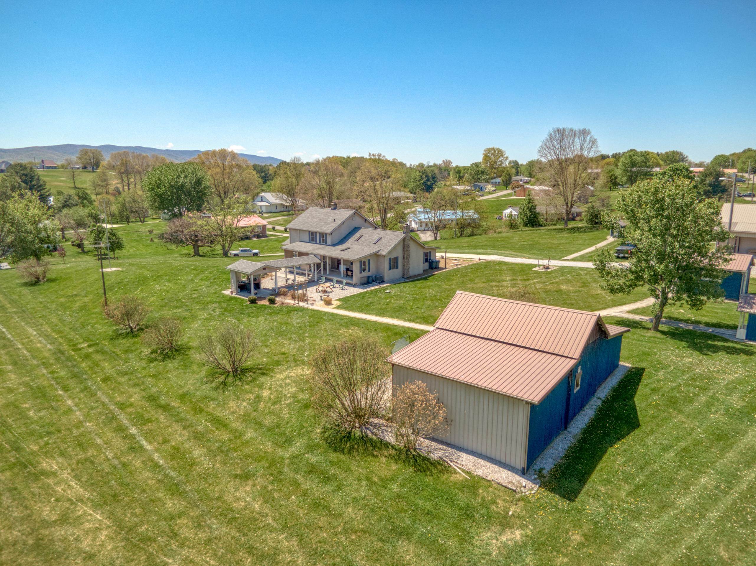 218 Chinquapin Avenue Rural Retreat VA 24368