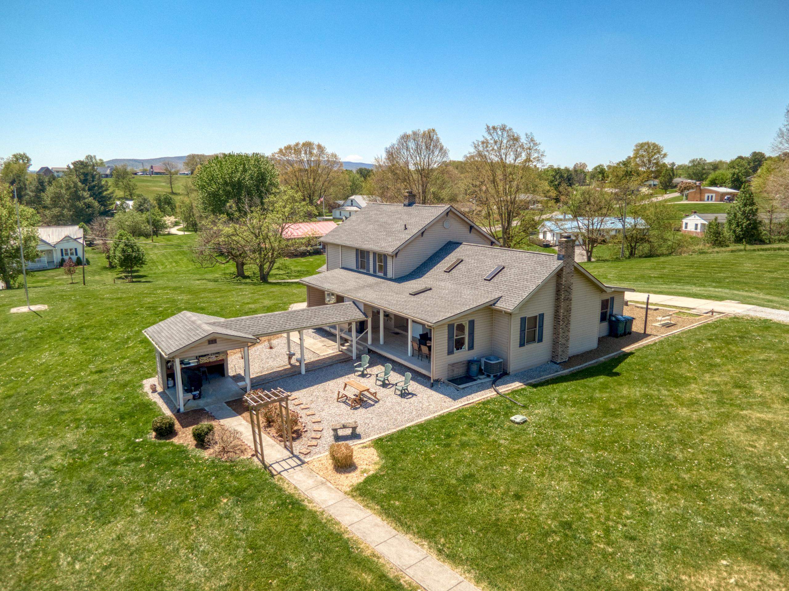 218 Chinquapin Avenue Rural Retreat VA 24368