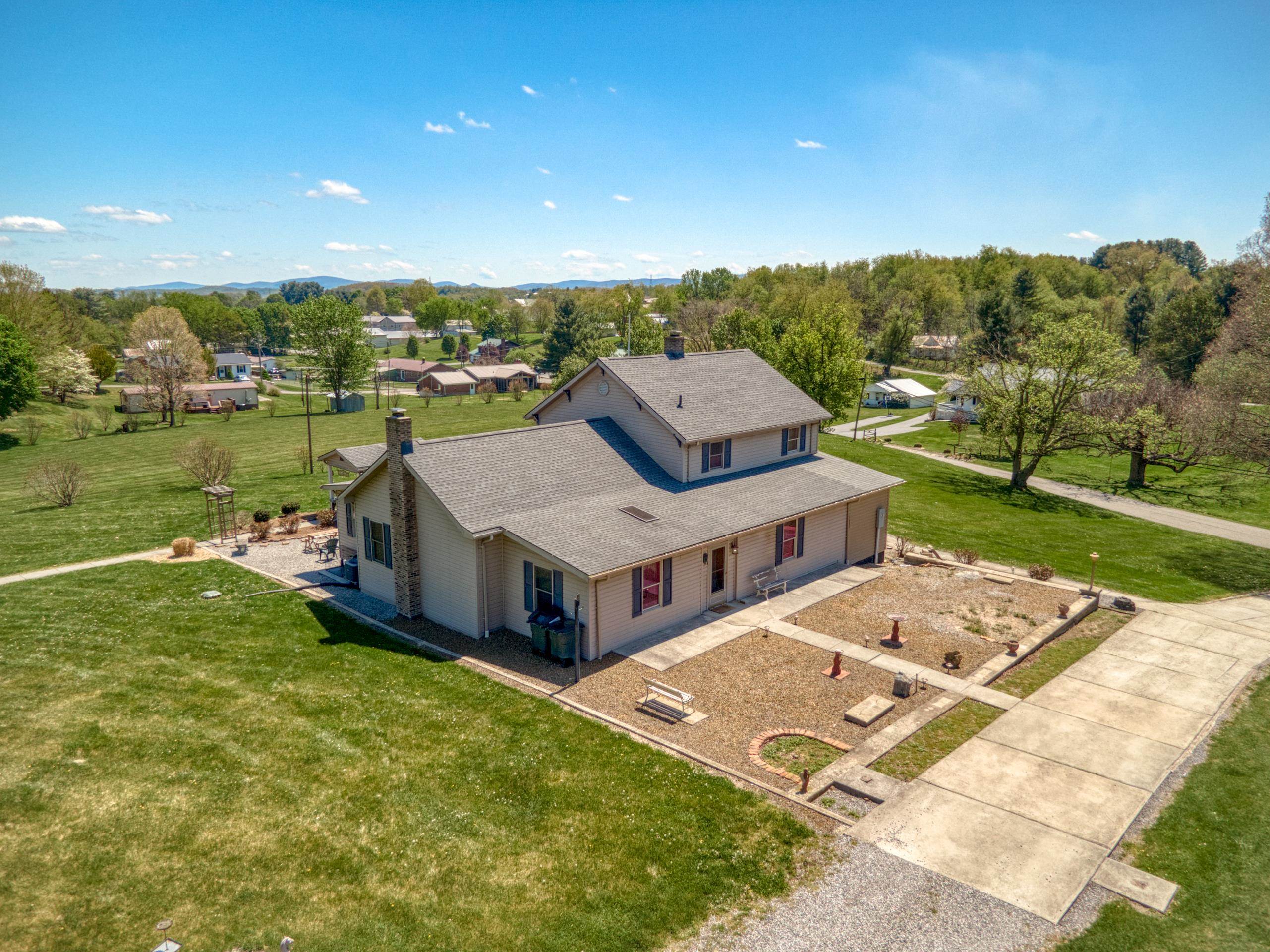 218 Chinquapin Avenue Rural Retreat VA 24368