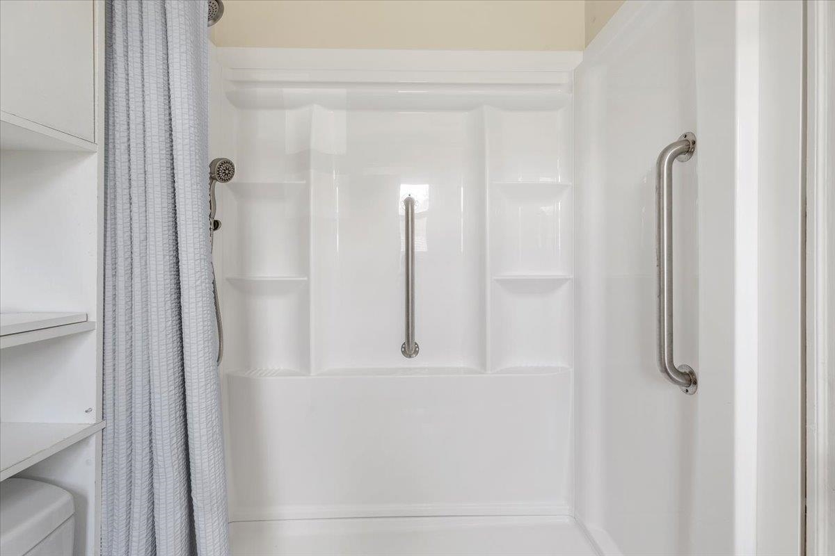 6880 Pulaski Avenue Fairlawn VA 24141