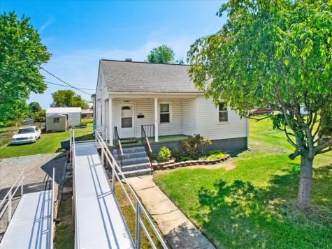 6880 Pulaski Avenue Fairlawn VA 24141