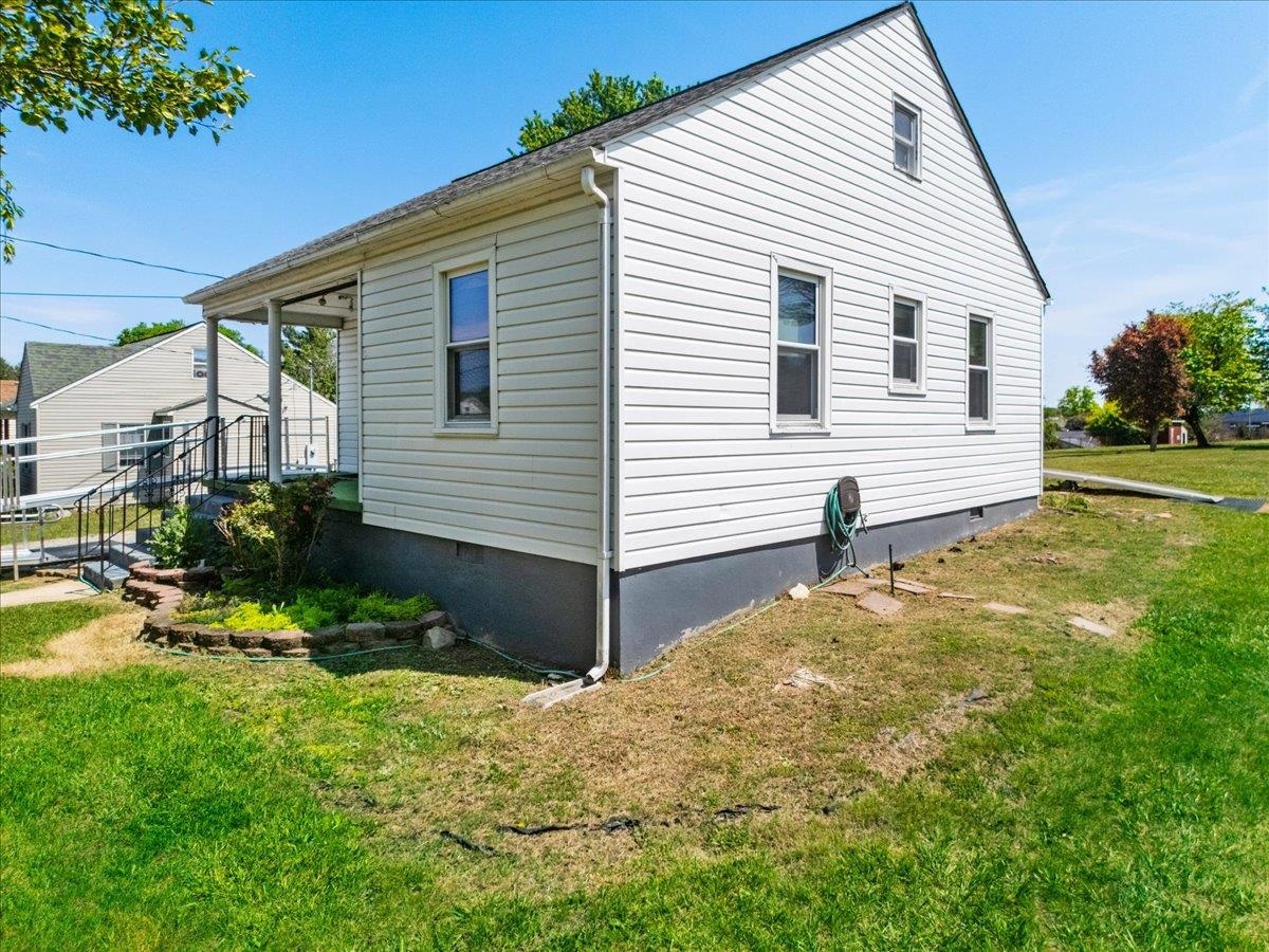 6880 Pulaski Avenue Fairlawn VA 24141