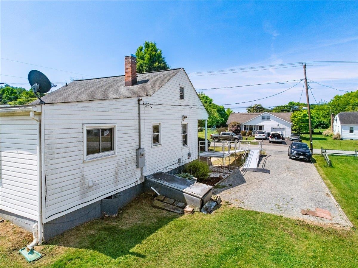 6880 Pulaski Avenue Fairlawn VA 24141