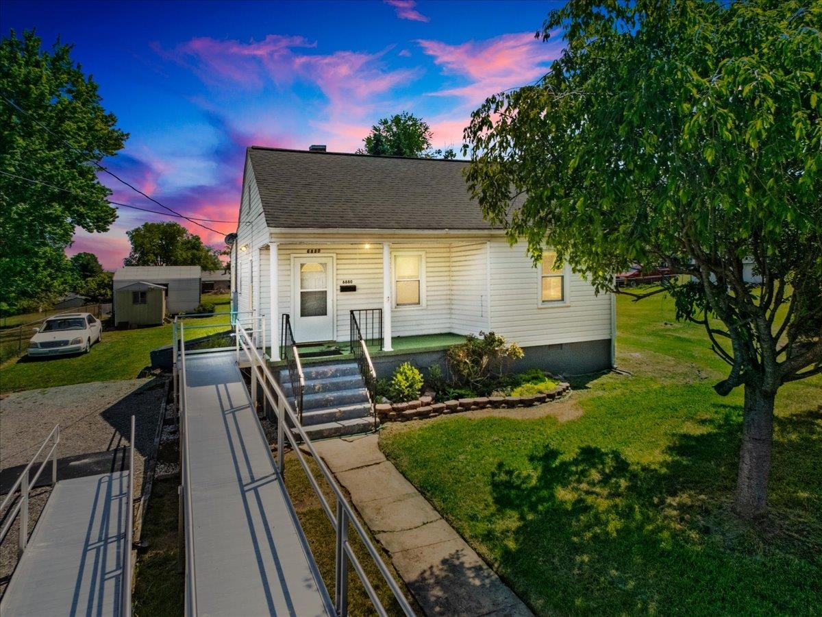 6880 Pulaski Avenue Fairlawn VA 24141