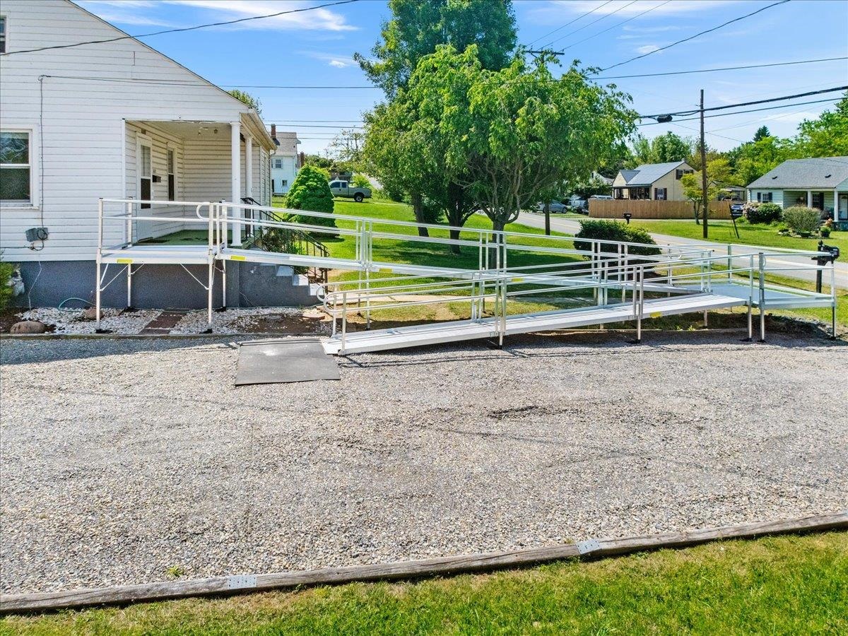 6880 Pulaski Avenue Fairlawn VA 24141