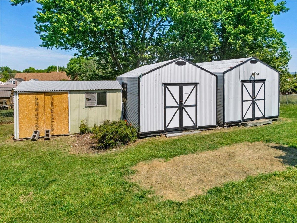 6880 Pulaski Avenue Fairlawn VA 24141