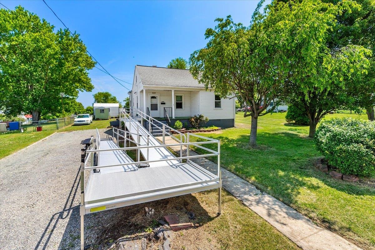6880 Pulaski Avenue Fairlawn VA 24141