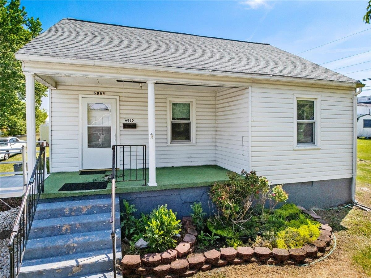 6880 Pulaski Avenue Fairlawn VA 24141
