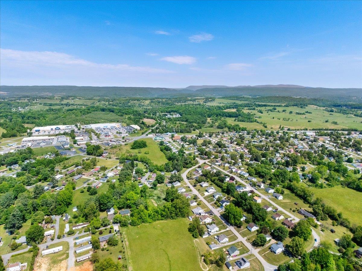 6880 Pulaski Avenue Fairlawn VA 24141
