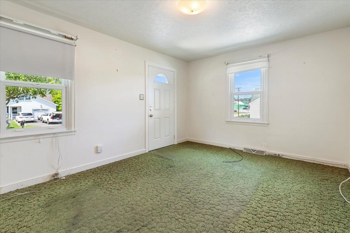 6880 Pulaski Avenue Fairlawn VA 24141