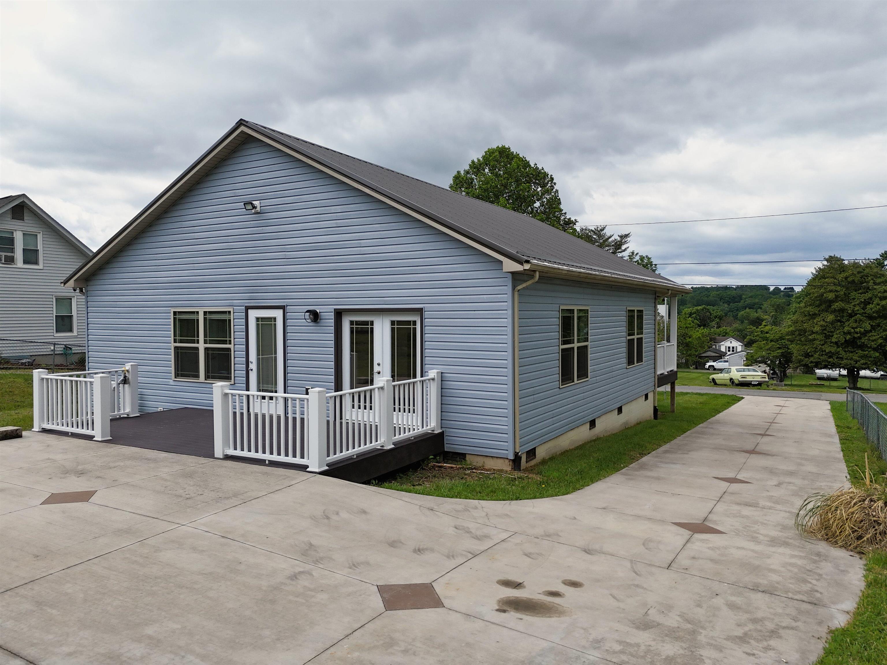 1618 Fourth Street Radford VA 24141