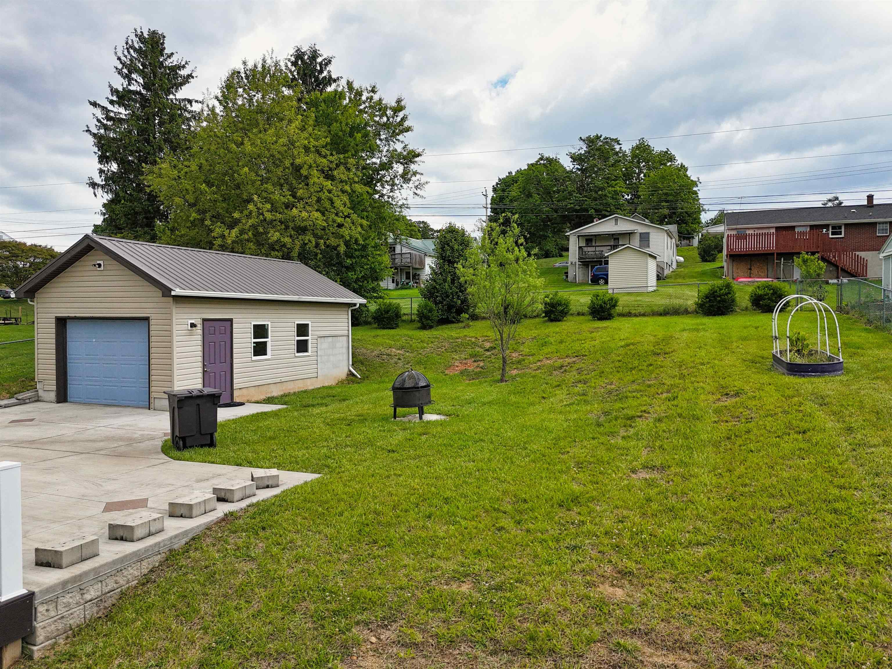 1618 Fourth Street Radford VA 24141