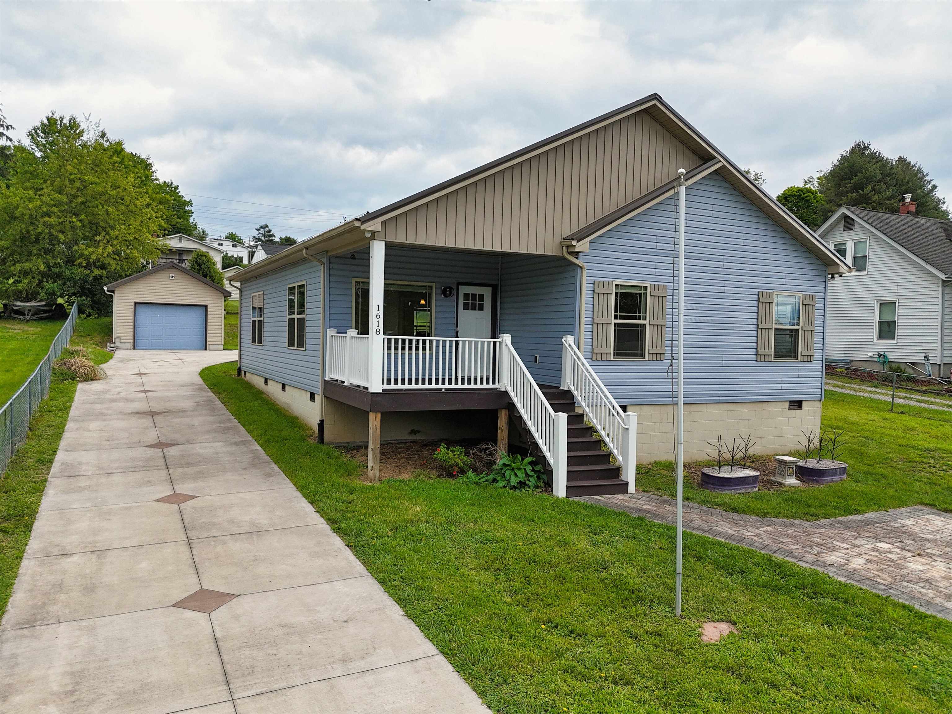 1618 Fourth Street Radford VA 24141