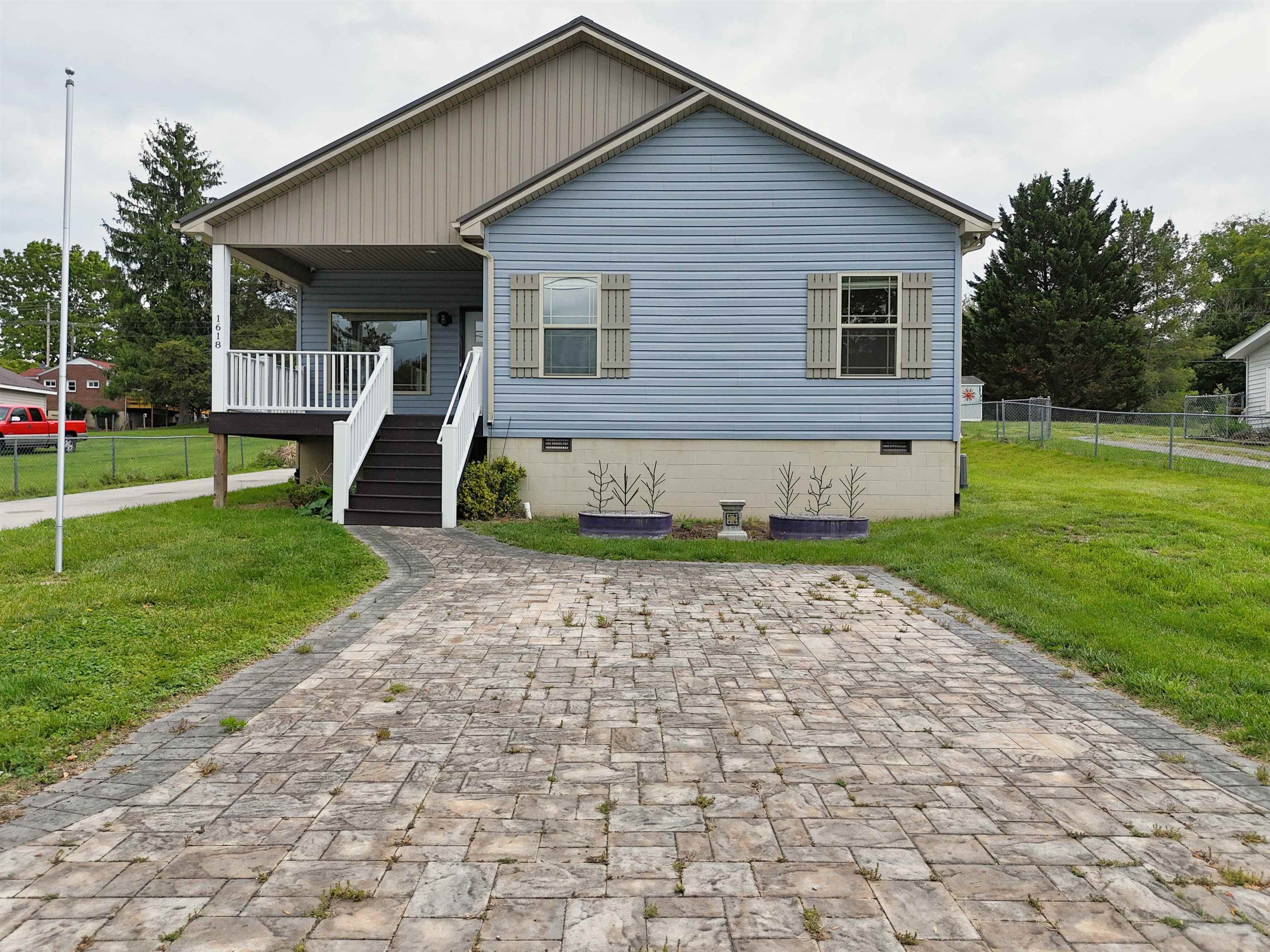 1618 Fourth Street Radford VA 24141