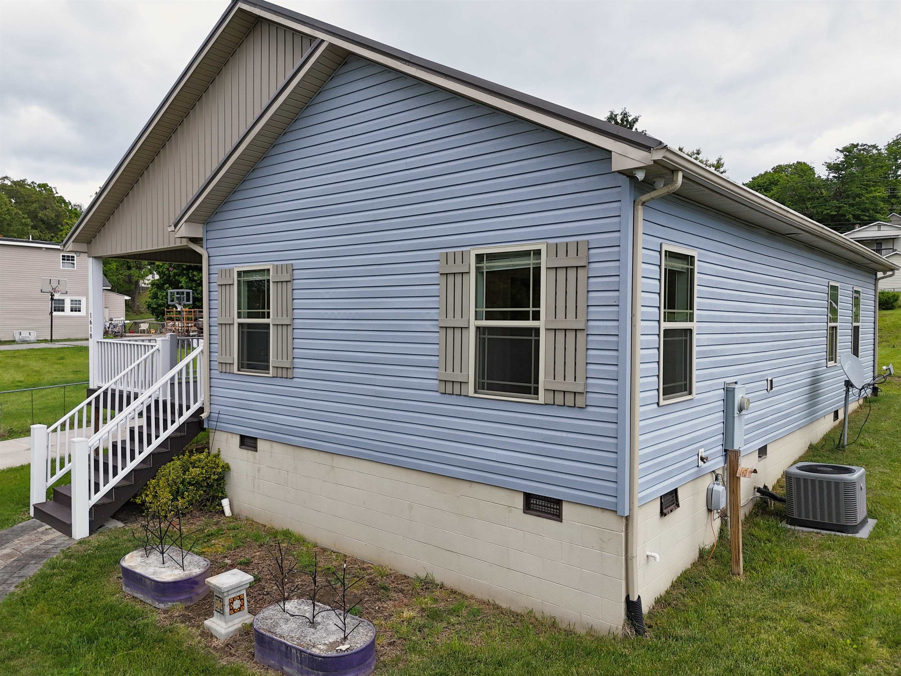 1618 Fourth Street Radford VA 24141