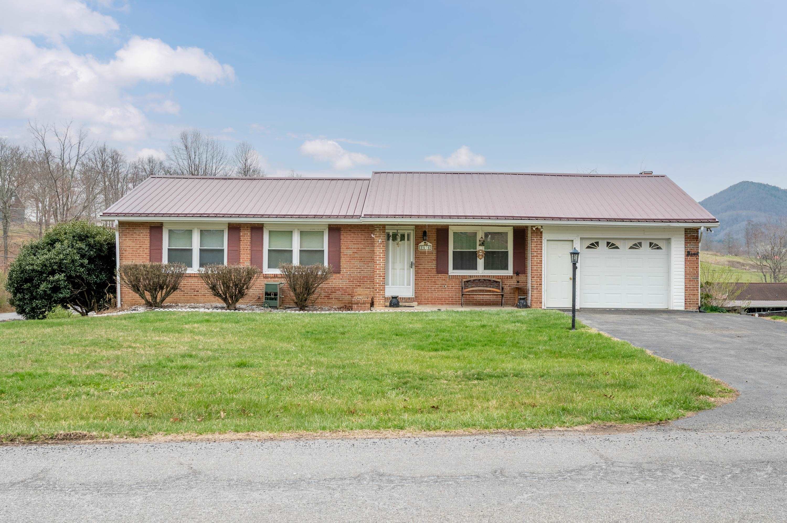 2516 Pinewood Drive Draper VA 24324
