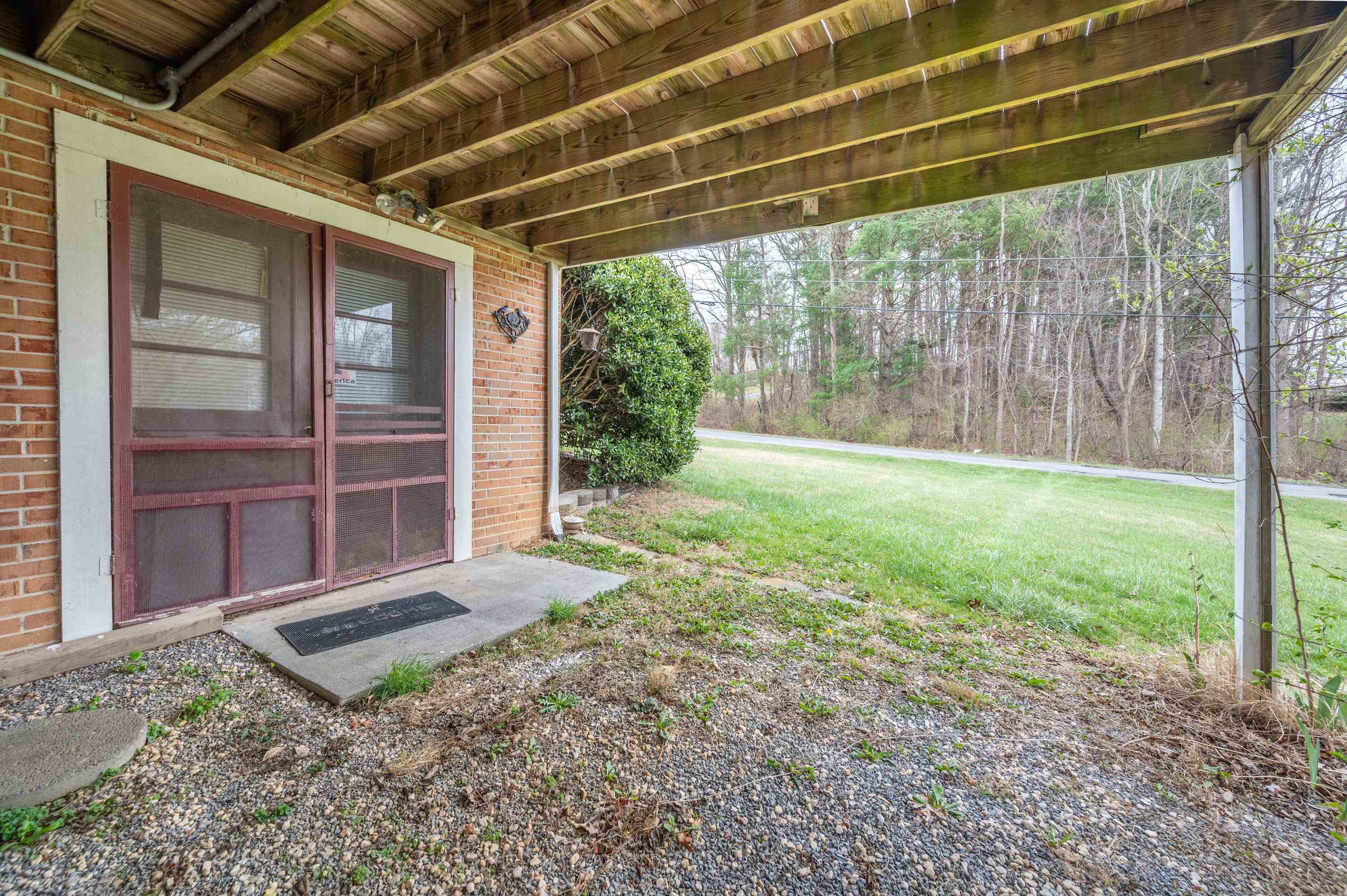 2516 Pinewood Drive Draper VA 24324
