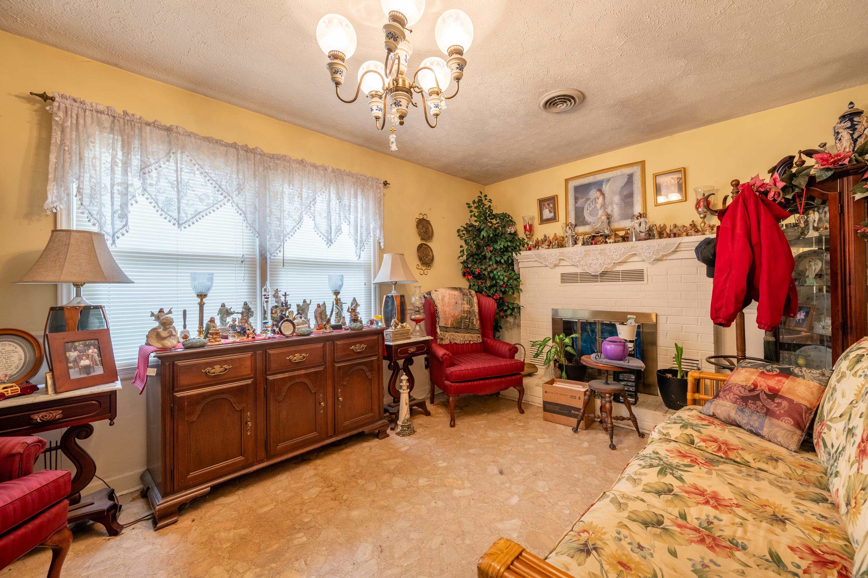 2516 Pinewood Drive Draper VA 24324